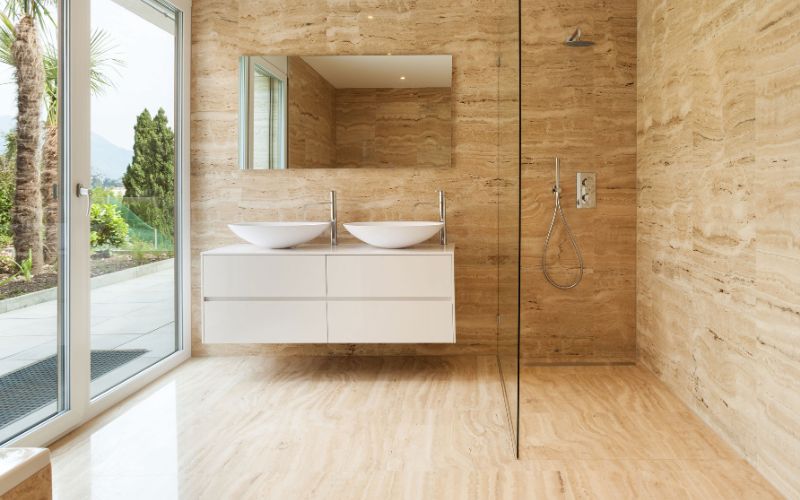 Doccia a pavimento senza piatto: vantaggi, design e consigli per la scelta