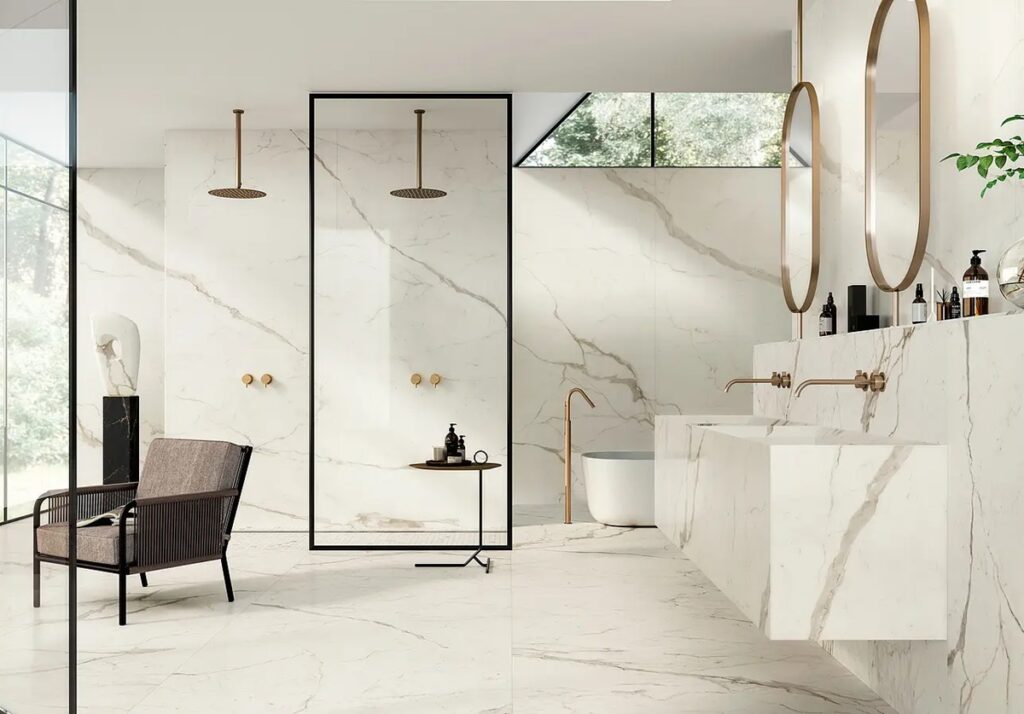 Piastrelle effetto marmo Calacatta bianco